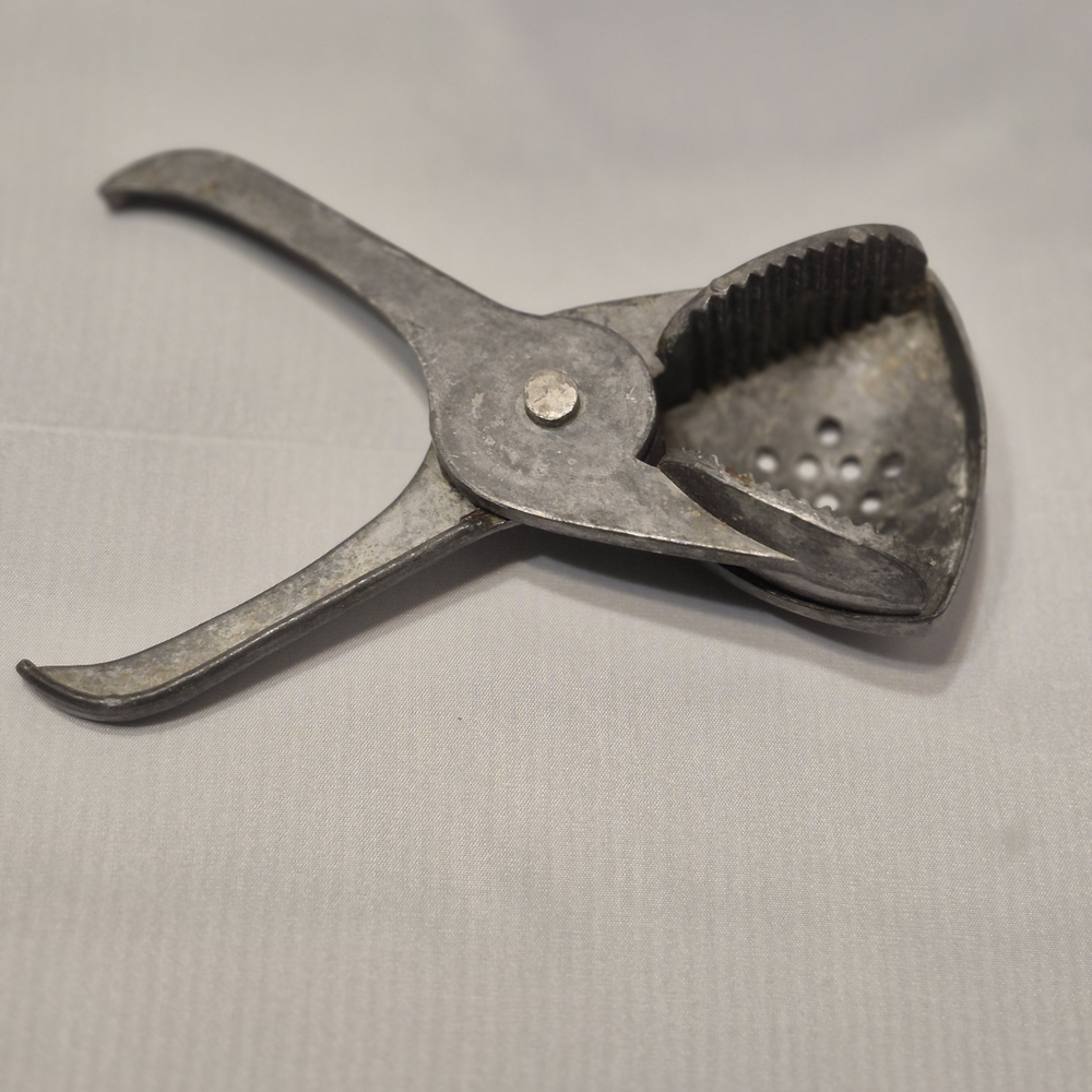 Vintage Metal Citrus Lemon Hand Squeeze Juicer Tawain Rustic Decor Old Good.